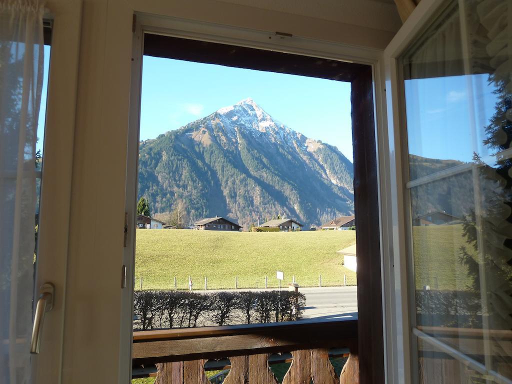 Hotel Restaurant Sunnmatt Aeschi Bei Spiez Oda fotoğraf